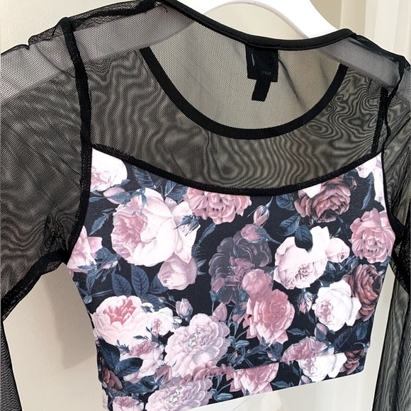 2B Bebe size XS Deep V Floral Crop Top - Picture 11 of 15